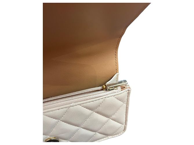 Borsa a patta porta-cellulare Chanel in pelle d'agnello matelassé beige e marrone con catena e hardware light gold, 2023 - vista 8