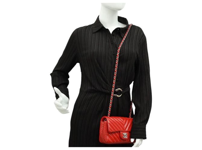 Bolso Chanel Classic Flap de charol rojo chevron Roja - vista 12