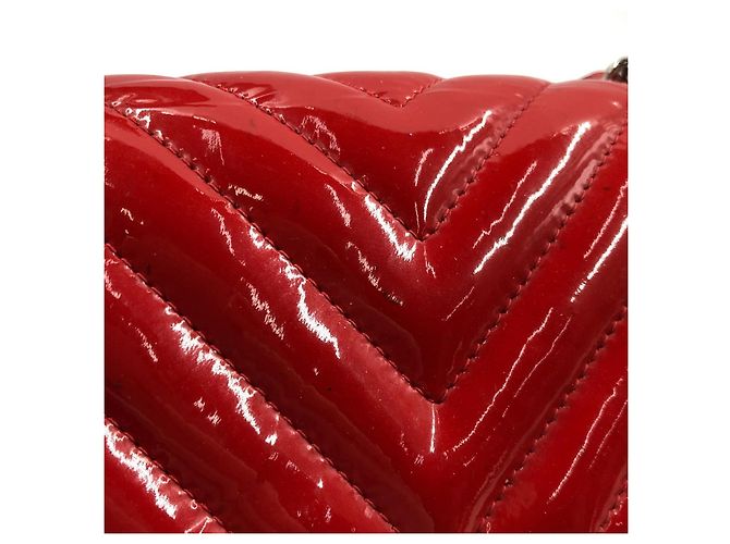 Bolso Chanel Classic Flap de charol rojo chevron Roja - vista 13