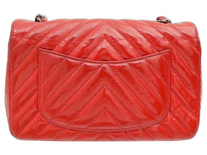 Bolso Chanel Classic Flap de charol rojo chevron Roja - vista 5