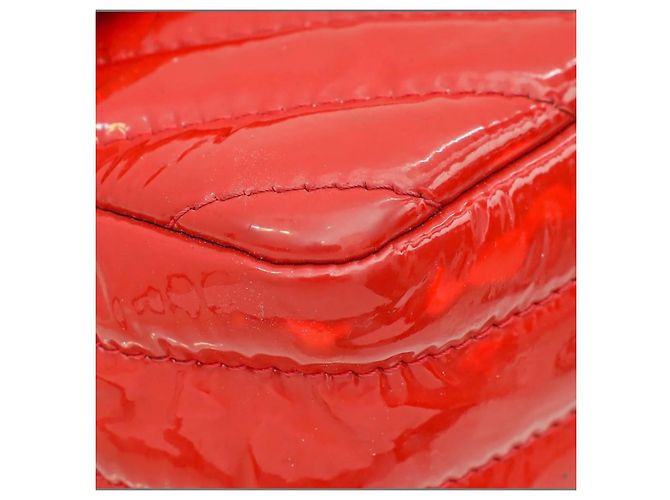 Bolso Chanel Classic Flap de charol rojo chevron Roja - vista 7