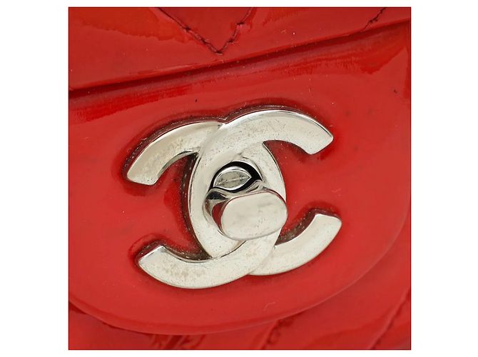 Bolso Chanel Classic Flap de charol rojo chevron Roja - vista 9
