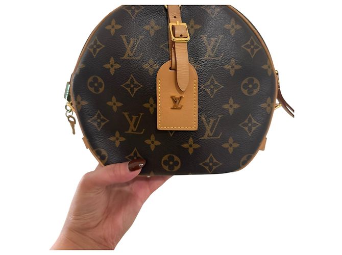 Borsa Louis Vuitton Boite Chapeau 2021 chip NFC Marrone Monogramma - vista 4