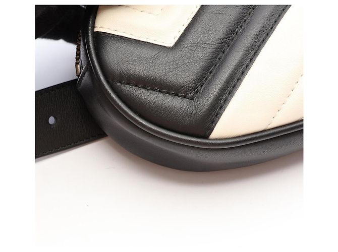 Gucci GG Marmont Gürteltasche/Handtasche Schwarz Weiß - Ansicht 6