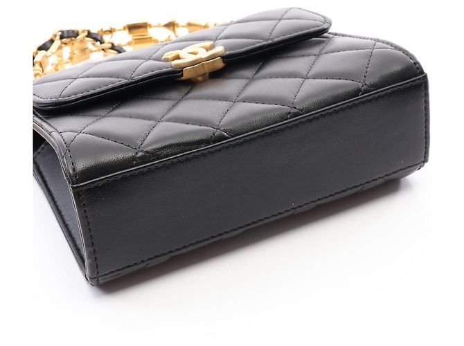 Timeless Chanel Matelassé Schultertasche aus schwarzem Lammleder - Ansicht 10