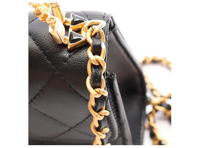 Timeless Chanel Matelassé Schultertasche aus schwarzem Lammleder - Ansicht 11