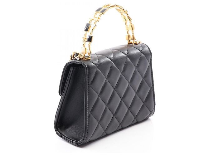 Timeless Chanel Matelassé Schultertasche aus schwarzem Lammleder - Ansicht 2