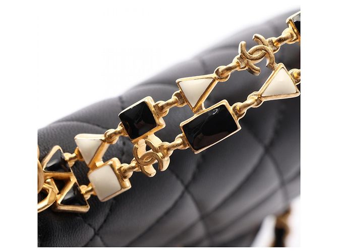 Timeless Chanel Matelassé Schultertasche aus schwarzem Lammleder - Ansicht 7
