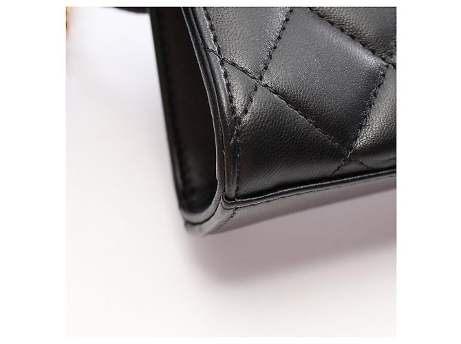 Timeless Chanel Matelassé Schultertasche aus schwarzem Lammleder - Ansicht 8