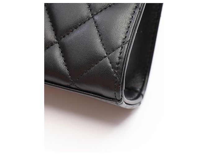 Timeless Chanel Matelassé Schultertasche aus schwarzem Lammleder - Ansicht 9