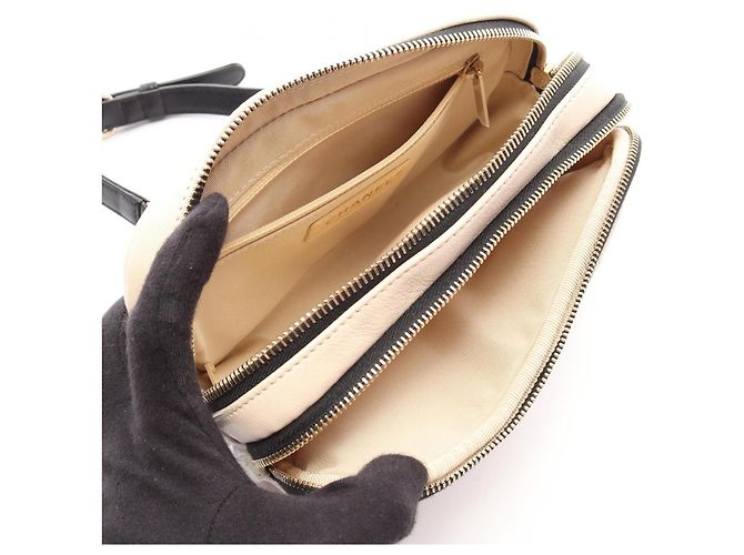 Chanel Matelassé Leder Gürteltasche/Handtasche Schwarz Weiß Beige - Ansicht 3