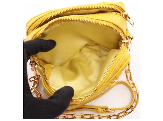 Bolsa de Ombro Miu Miu em Couro Matelassé Amarelo - vista 3
