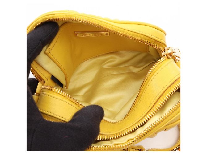 Bolsa de Ombro Miu Miu em Couro Matelassé Amarelo - vista 4