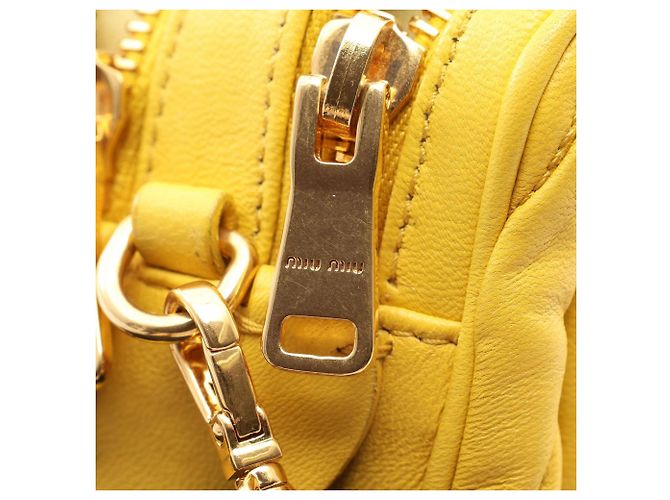 Bolsa de Ombro Miu Miu em Couro Matelassé Amarelo - vista 7