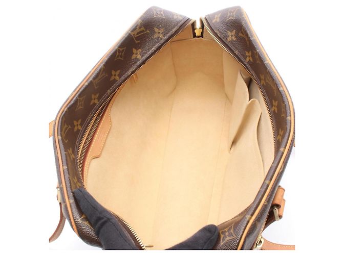 Bolsa de Ombro Louis Vuitton Cite GM Monogram Marrom - vista 3
