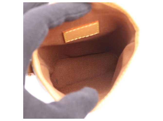 Bolsa de Ombro Louis Vuitton Fold Me Pouch Marrom - vista 3