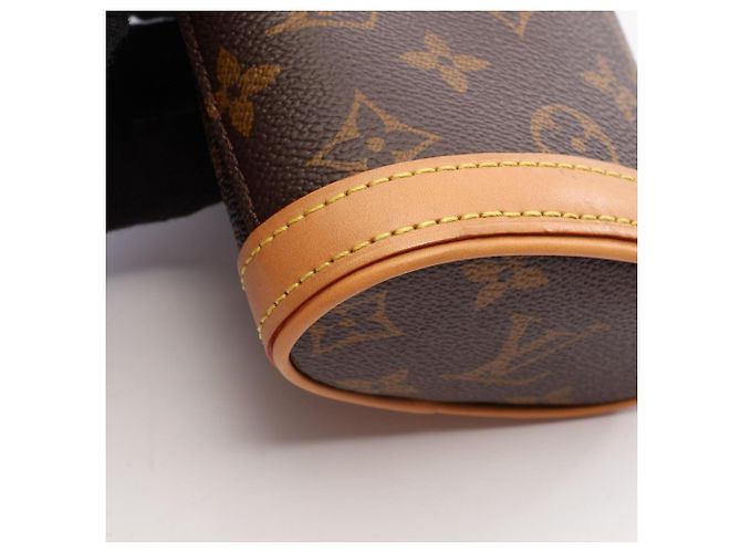 Bolsa de Ombro Louis Vuitton Fold Me Pouch Marrom - vista 6