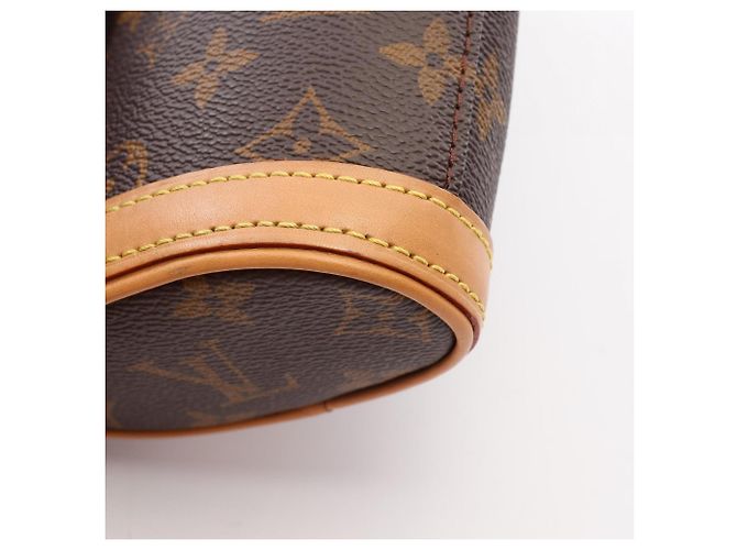 Bolsa de Ombro Louis Vuitton Fold Me Pouch Marrom - vista 7