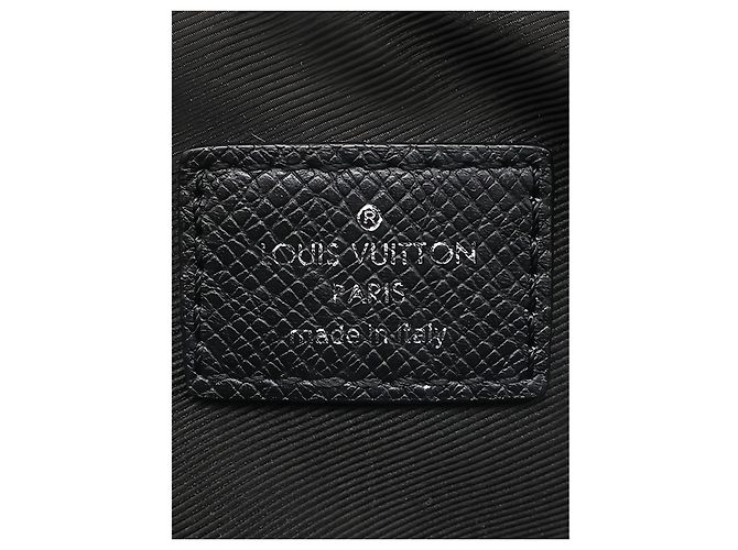 Bumbag Marsupio Louis Vuitton Black Monogram Eclipse Taigarama Outdoor Nero - vista 5