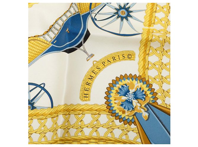 Lenço de seda Hermès Yellow Les Voitures a Transformation 90 Amarelo - vista 4
