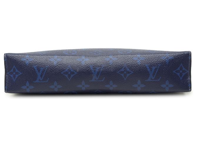 Louis Vuitton Blue Monogram Taigarama Pochette Voyage MM Azul - vista 3