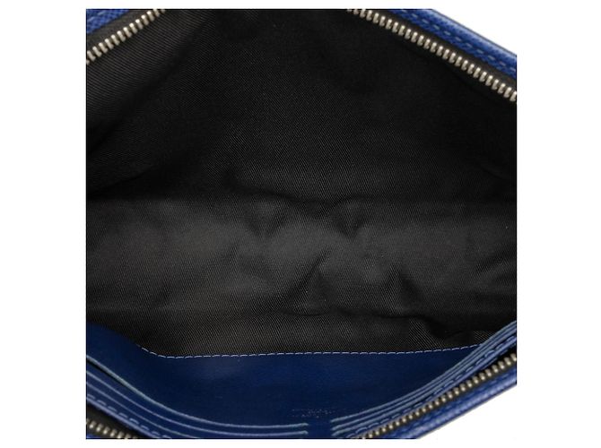 Louis Vuitton Blue Monogram Taigarama Pochette Voyage MM Azul - vista 4