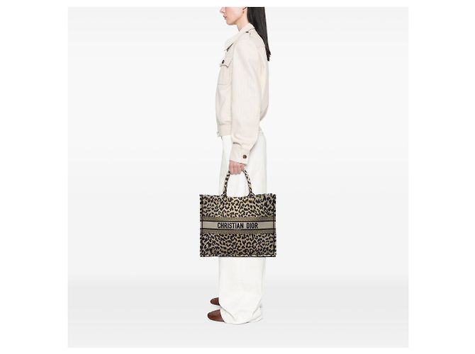 Dior Brown Mizza Large Embroidered Canvas Leopard Book Tote Castaño - vista 5