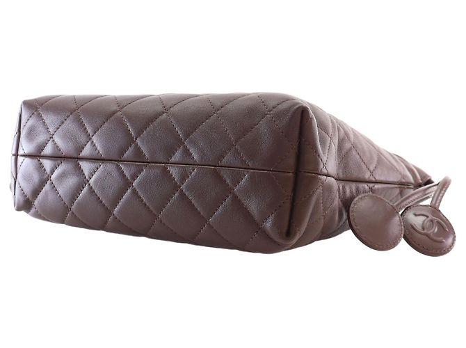 Clutch Chanel Brown CC Quilted Lambskin con cordón y correa Castaño - vista 13