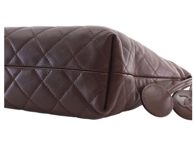 Clutch Chanel Brown CC Quilted Lambskin con cordón y correa Castaño - vista 15