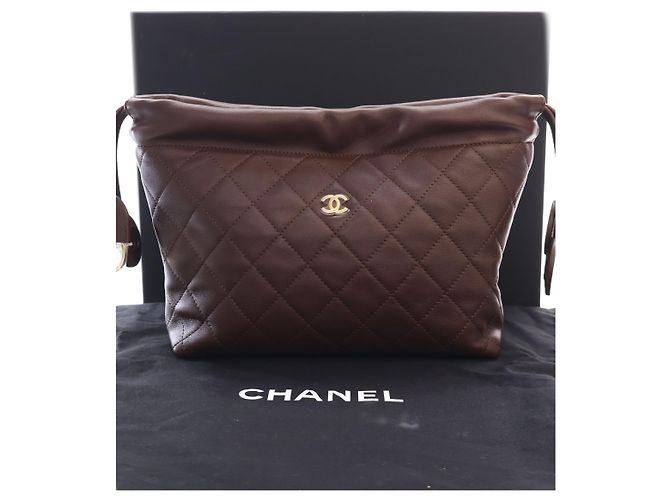 Clutch Chanel Brown CC Quilted Lambskin con cordón y correa Castaño - vista 6