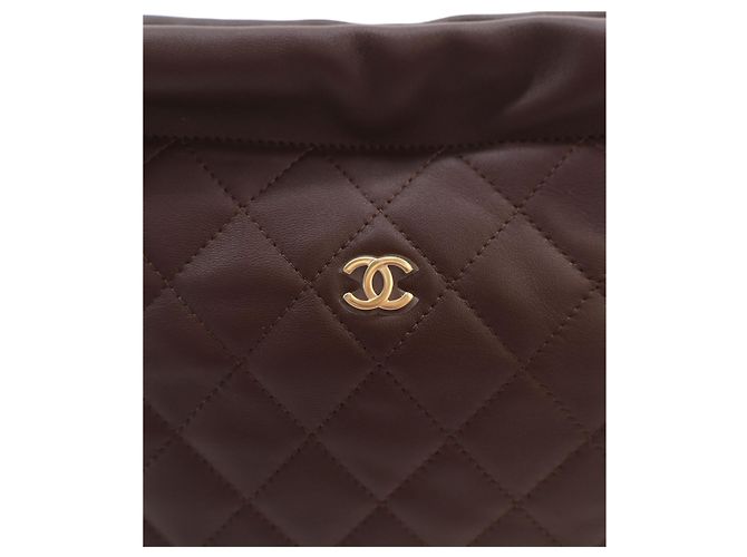 Clutch Chanel Brown CC Quilted Lambskin con cordón y correa Castaño - vista 7