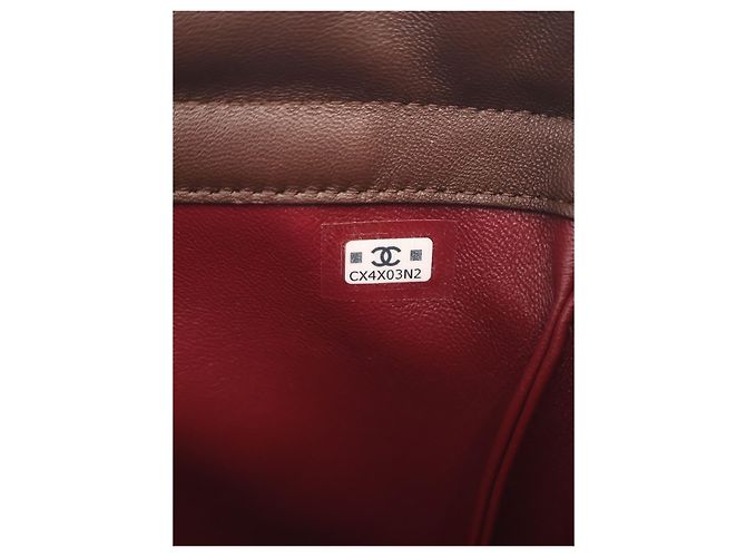 Clutch Chanel Brown CC Quilted Lambskin con cordón y correa Castaño - vista 8