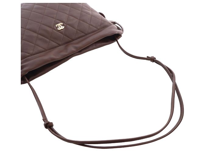Clutch Chanel Brown CC Quilted Lambskin con cordón y correa Castaño - vista 9