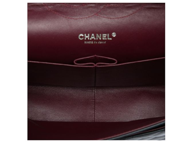 Chanel Black Jumbo Classic Lambskin Double Flap Preto - vista 4