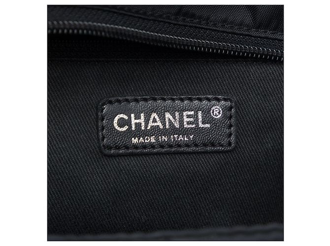 Chanel Black Paris New York gesteppte Nylon-Tote Schwarz - Ansicht 5