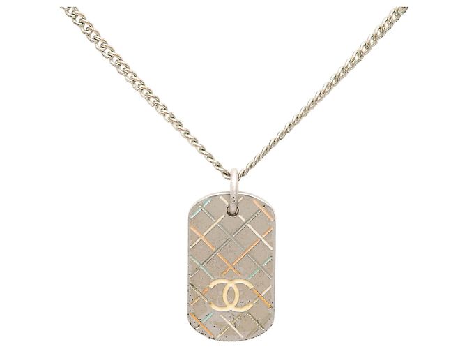 Collar con colgante de placa militar acolchada de latón CC plateado Chanel Plata - vista 2