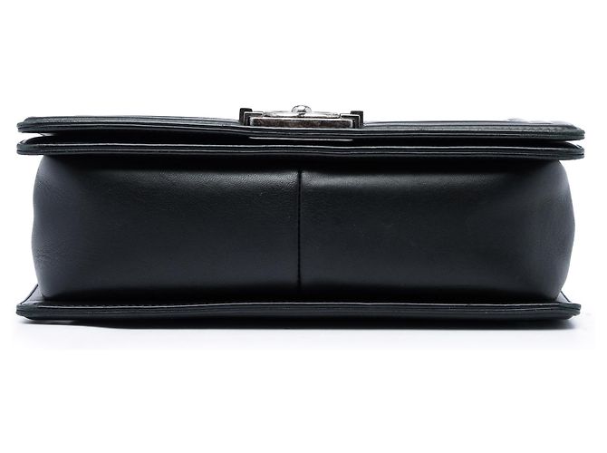 Le Boy Chanel Black Old Medium Quilted Lambskin Boy Flap Preto - vista 3