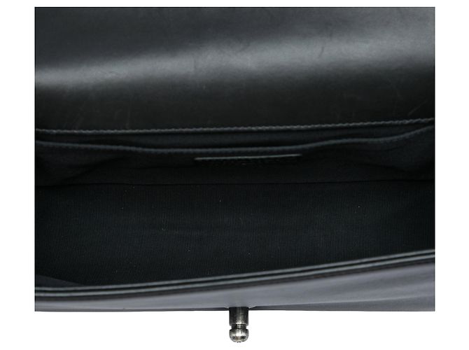 Le Boy Chanel Black Old Medium Quilted Lambskin Boy Flap Preto - vista 4
