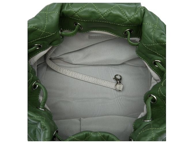 Chanel Beijing 2 in 1 Rucksack aus grünem gestepptem Kalbsleder Olivgrün - Ansicht 4