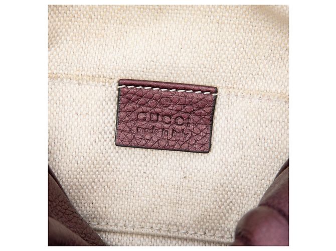 Gucci Mini Borsa a Tracolla Soho in Pelle di Vitello Martellata Metallizzata Viola con Catena - vista 5
