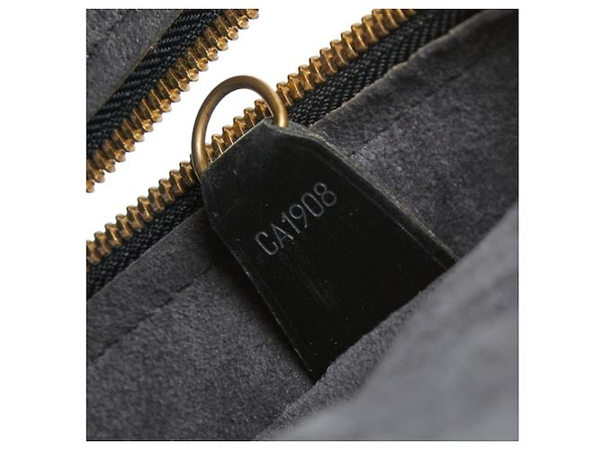 Bolsa de Ombro Louis Vuitton Epi Voltaire Preto - vista 14