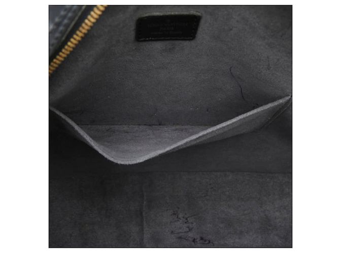 Bolsa de Ombro Louis Vuitton Epi Voltaire Preto - vista 9