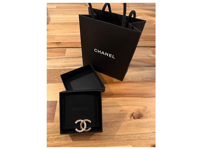 Broche Chanel CC Logo Doré Strass - vue 3