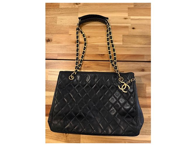 Timeless Chanel gesteppte Tote Bag aus schwarzem Leder - Ansicht 3