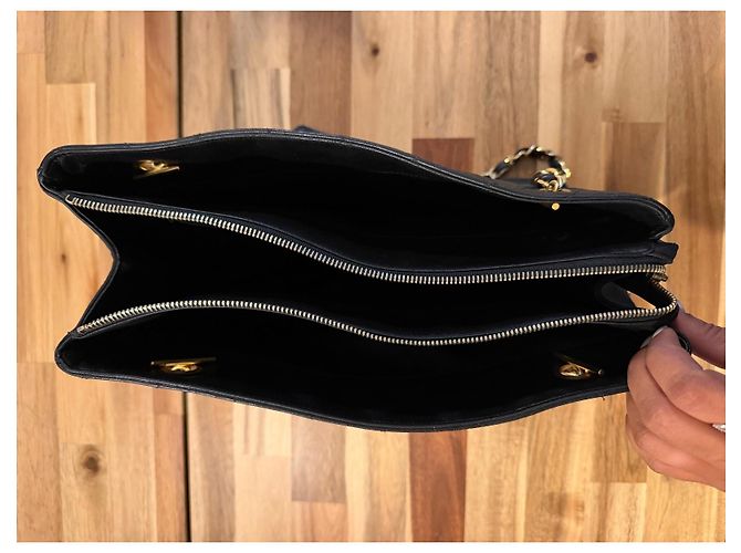 Timeless Chanel gesteppte Tote Bag aus schwarzem Leder - Ansicht 4