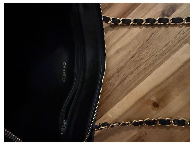 Timeless Chanel gesteppte Tote Bag aus schwarzem Leder - Ansicht 5