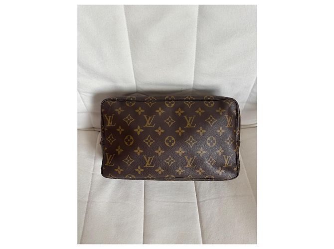 Louis Vuitton Neceser Monogram Canvas 28cm Castaño Monograma - vista 2