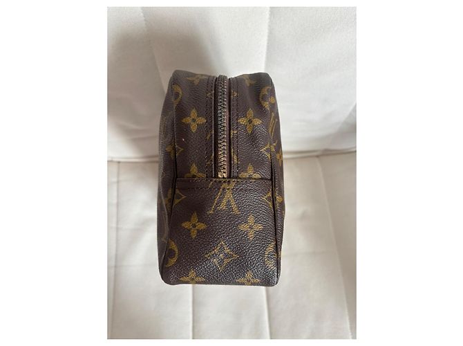 Louis Vuitton Neceser Monogram Canvas 28cm Castaño Monograma - vista 3
