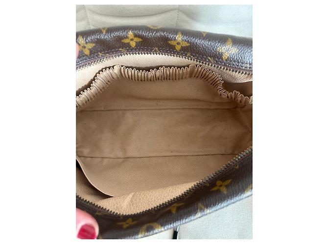 Louis Vuitton Neceser Monogram Canvas 28cm Castaño Monograma - vista 8