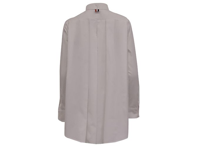 Camisa Thom Browne com pregas traseiras e botões parciais em algodão branco Cru - vista 4